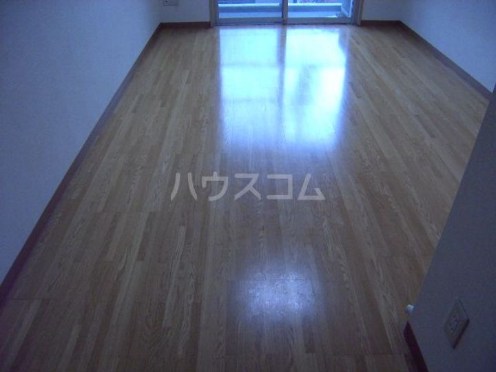 ビイルーム吉祥寺の居間