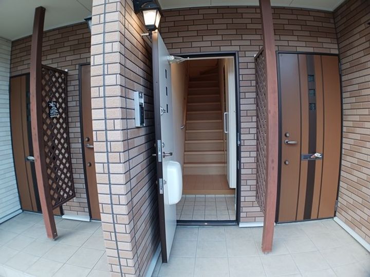 イースト・シップ五番館の玄関