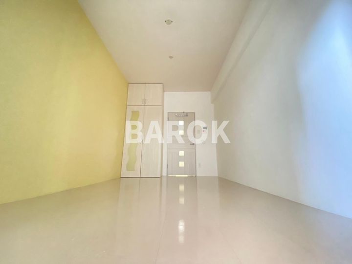 ORIENT  111の居間