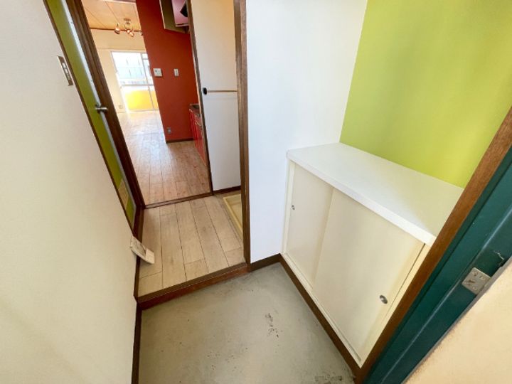 レコス東山の玄関