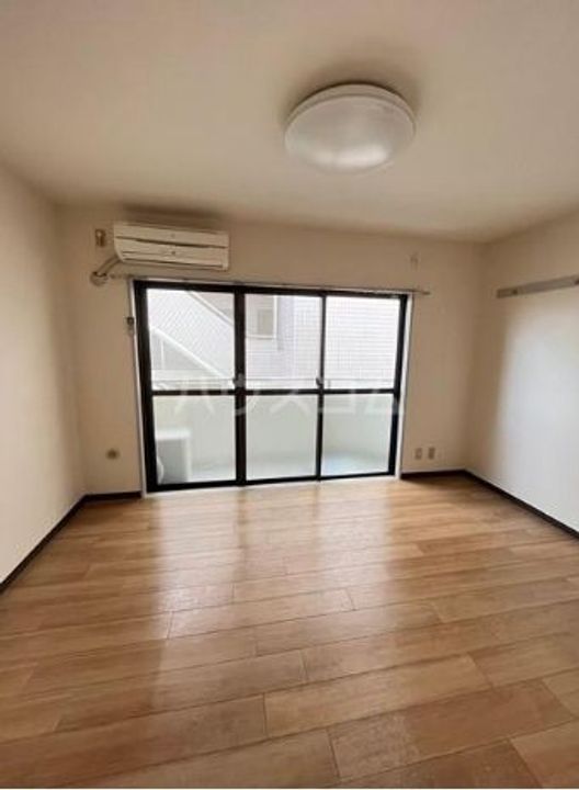 エスパル汐見の居間