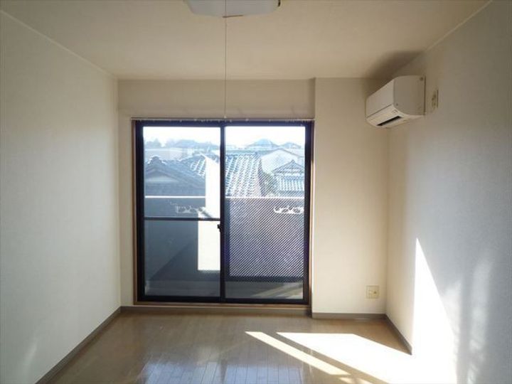 OMレジデンス金沢十三間町の居間