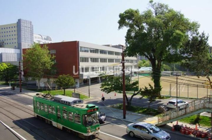 ナンディーヌトレーズの周辺