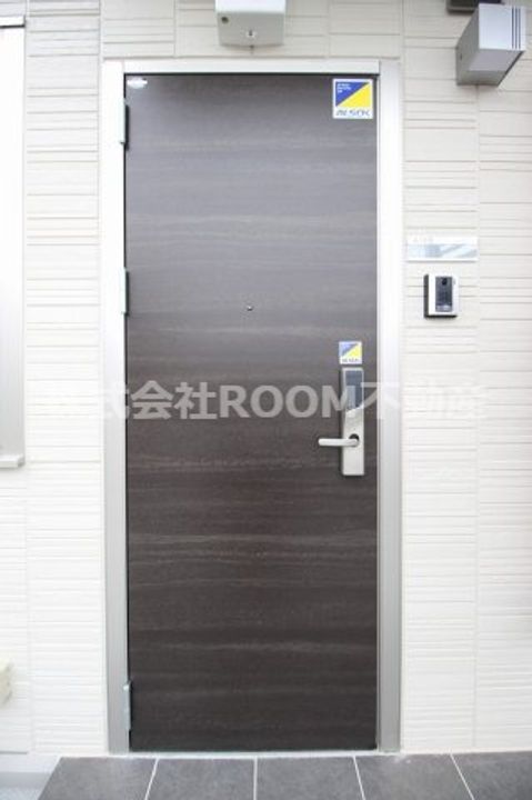 セジュールエクラ A棟の玄関