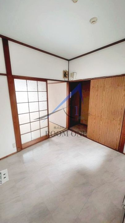 川口アパートの居間
