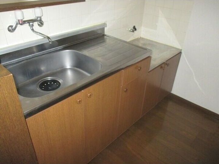 奥州市水沢泉町【クレーネB棟】築31年のキッチン