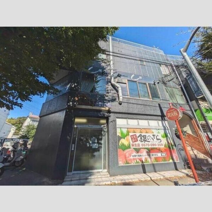 アゼリアコート平尾の外観