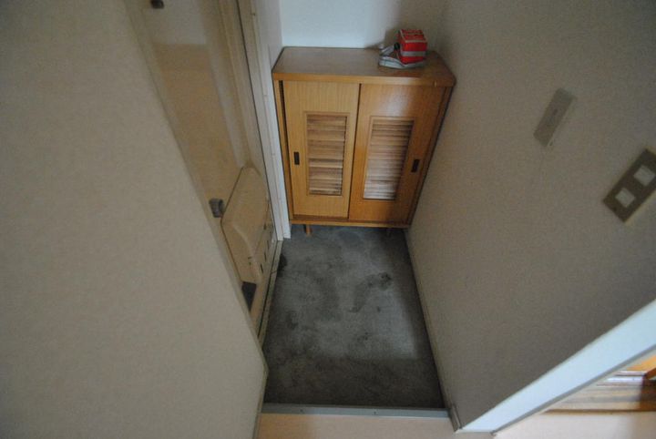 八千代コーポの玄関