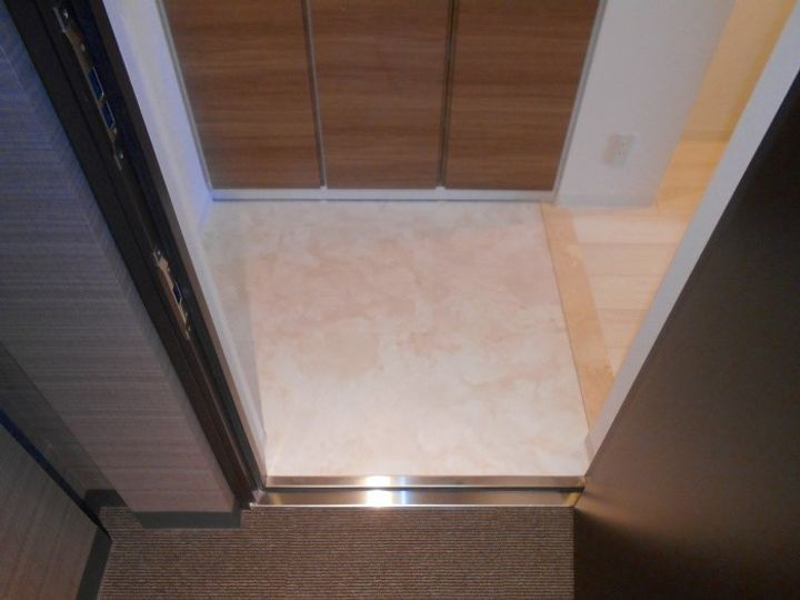 東京都国立市東1(マンション)の賃貸物件の玄関