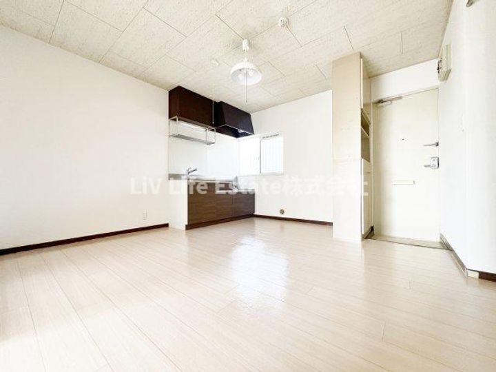 グランドールコートA棟(グランドールコートエートウ)の居間