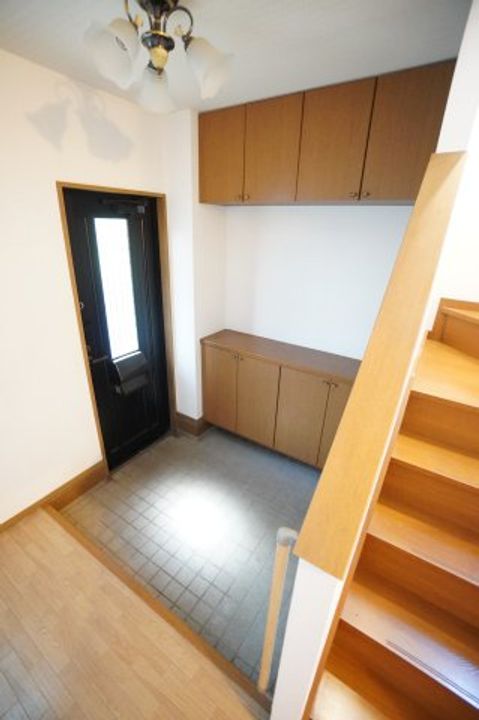 千葉県千葉市若葉区若松町(一戸建)の賃貸物件の玄関