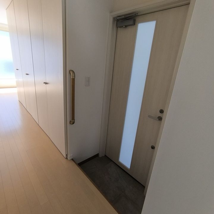 森村ビルの玄関