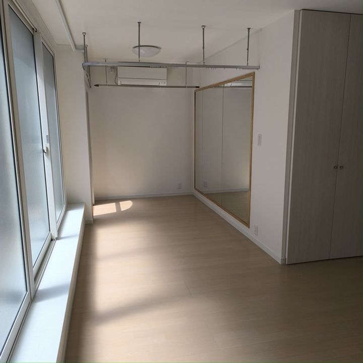 森村ビルの居間
