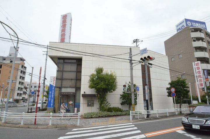 アルモニーの周辺