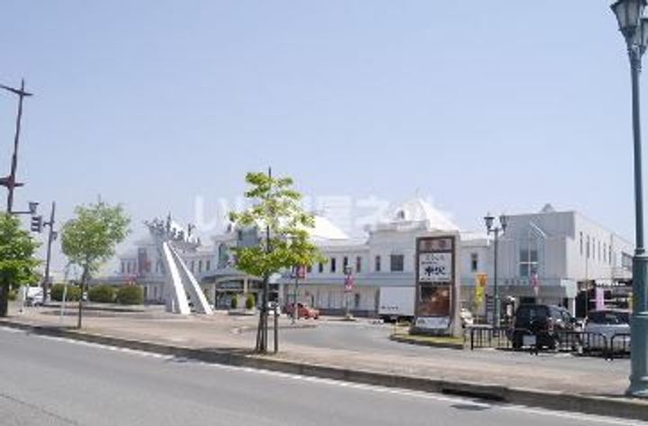 リクレ・ティーンの周辺