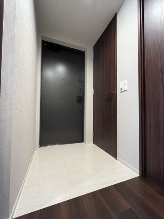 大阪府大阪市中央区安土町3(マンション)の賃貸物件の玄関