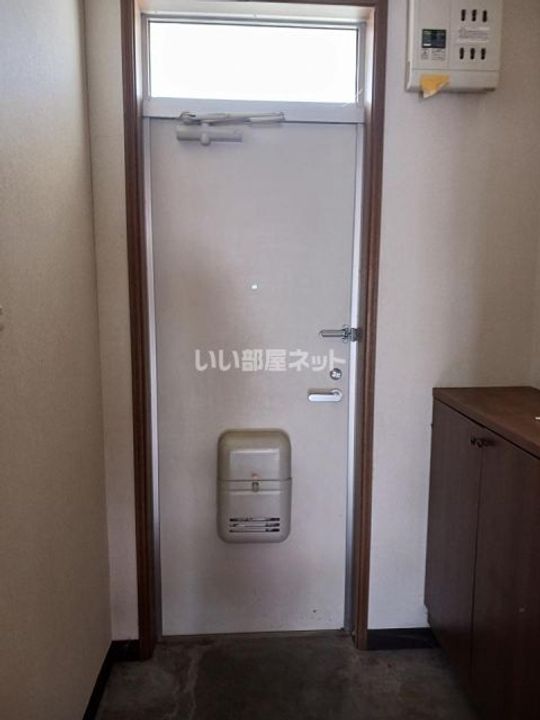 ハイツTTの玄関