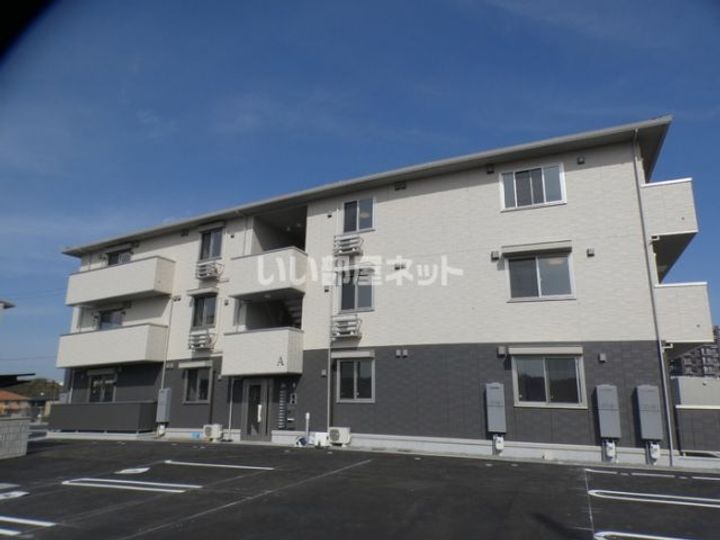 ブランネージュ中川 A棟の外観