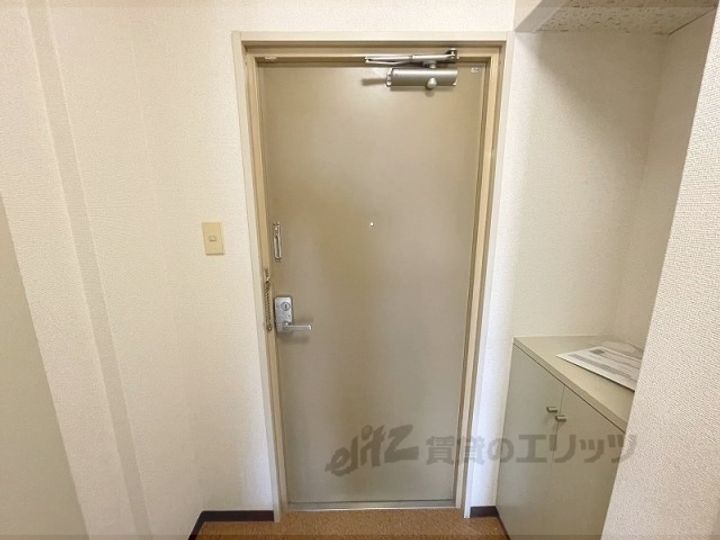 ジュネス新大宮の玄関