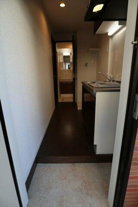 神奈川県横浜市西区久保町の賃貸アパートの玄関