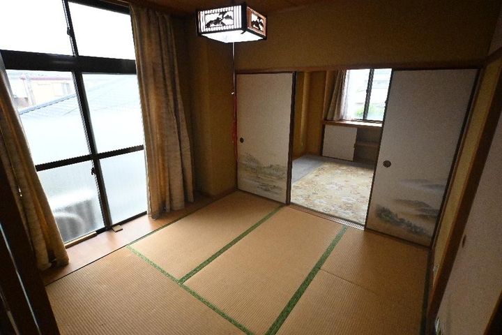 御陵下町10-3 2階の居間