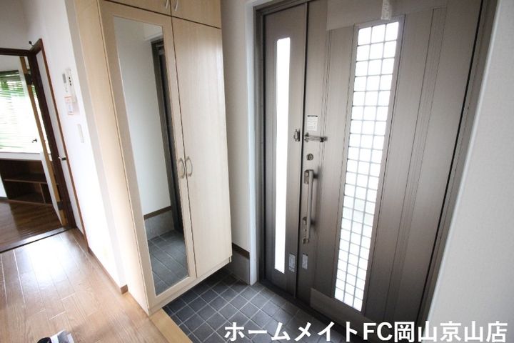 岡山県岡山市北区津倉町2(一戸建)の賃貸物件の玄関