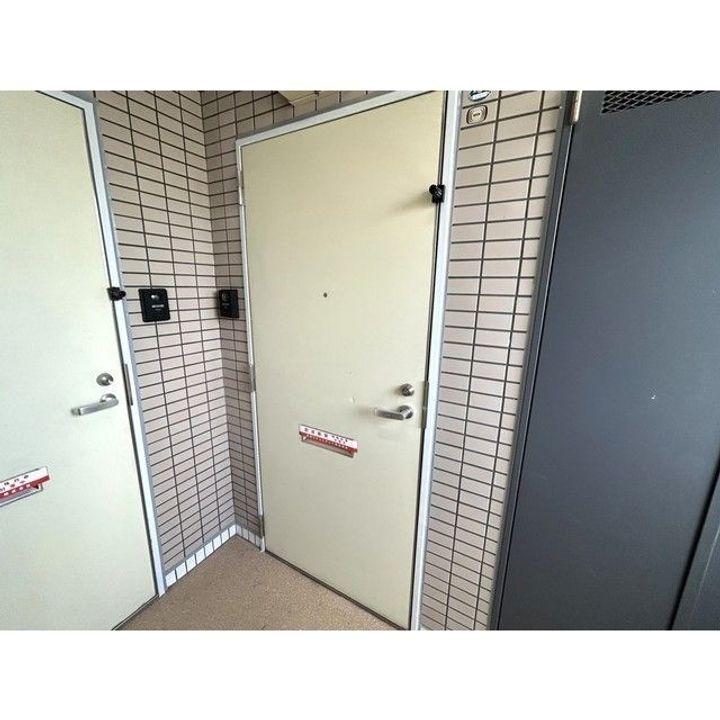 埼玉県川口市西青木2(マンション)の賃貸物件の玄関