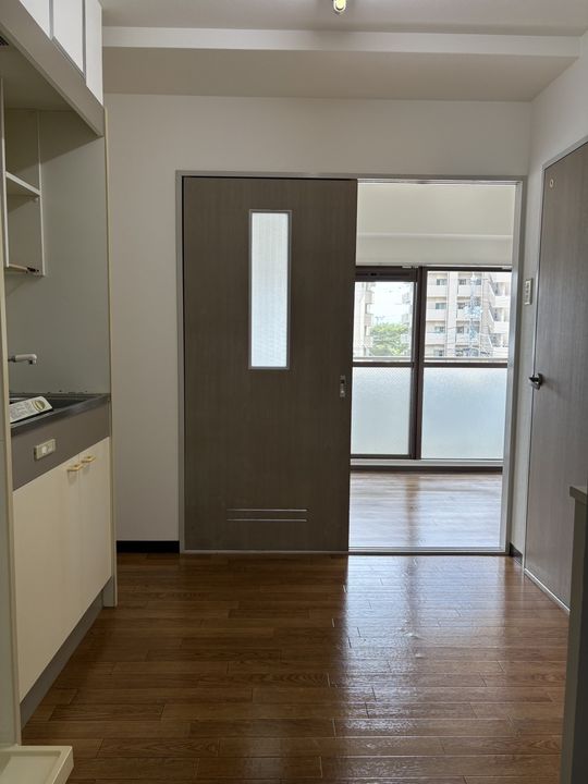 ビバブルIIIの玄関