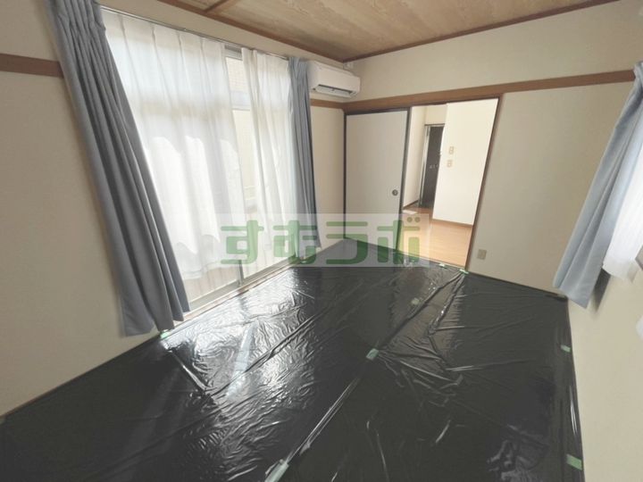 ラフレシア荘の居間