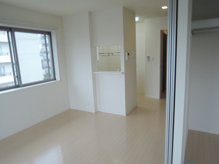 大阪府豊中市長興寺南1(マンション)の賃貸物件の居間