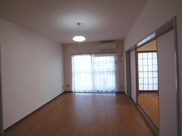 グリーンヒル藤が丘Cの居間