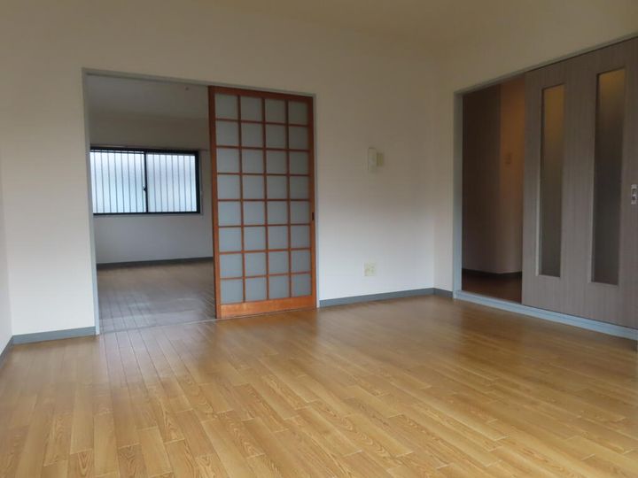 リーセス岩原Aの居間