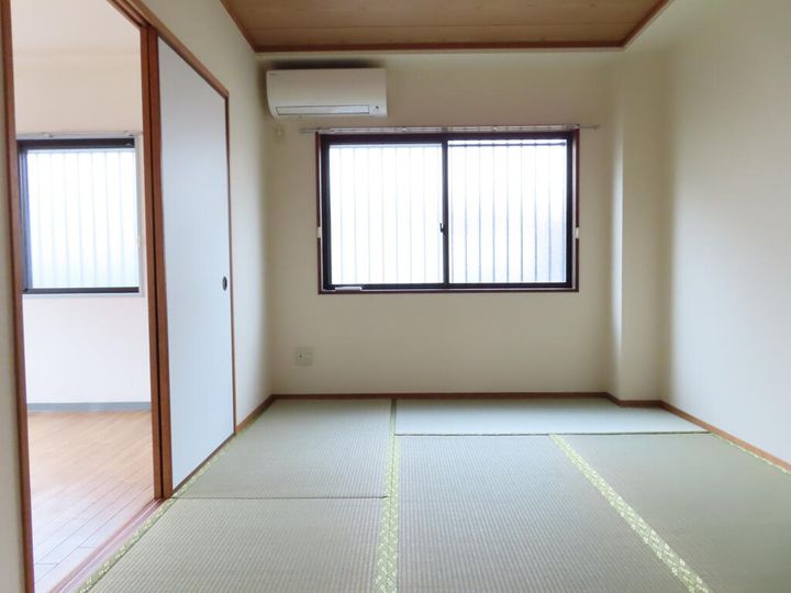 リーセス岩原Aの居間