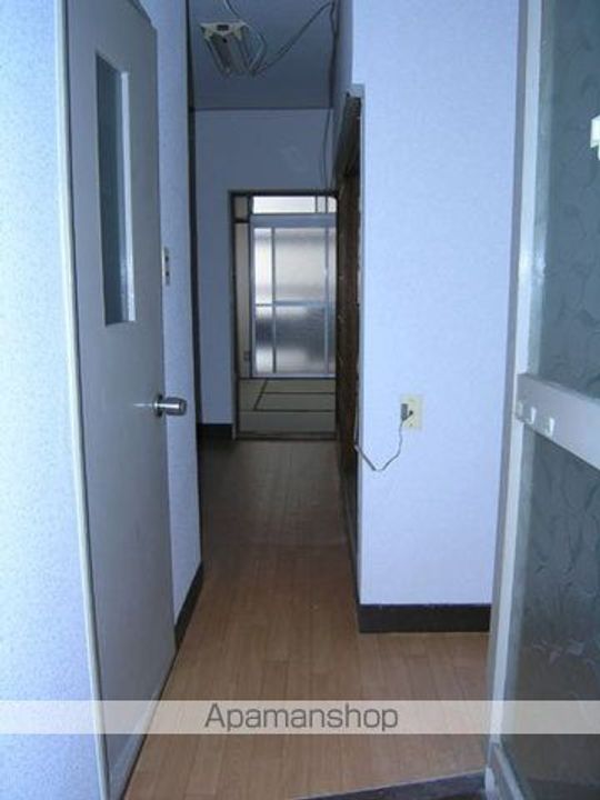 興里鈴丸ビルの玄関