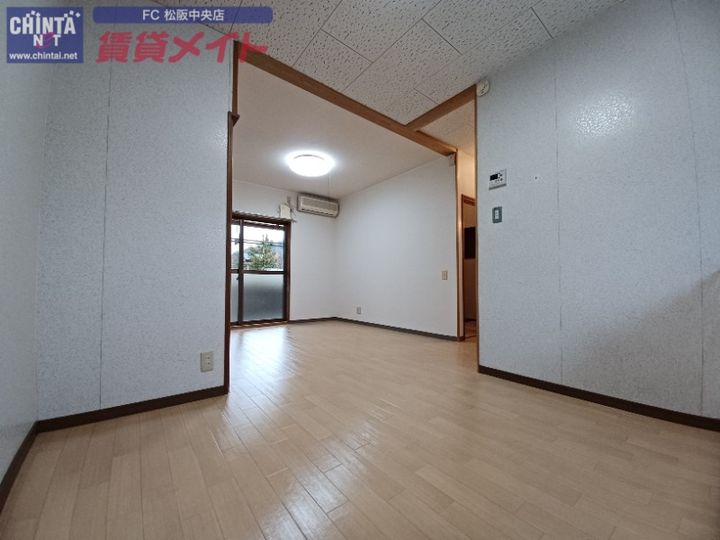 上村様共同住宅の居間