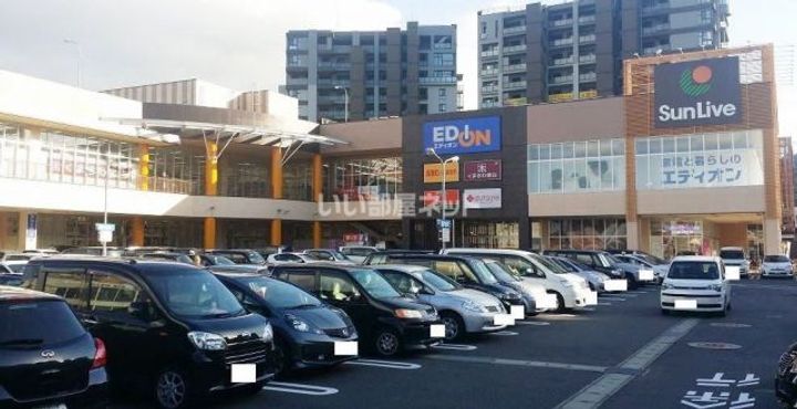 メーリー中西の周辺