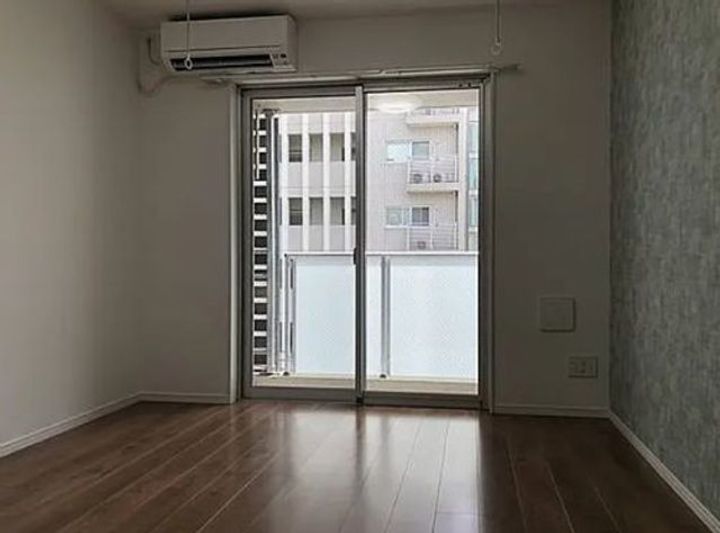 エルミタージュ早稲田町の居間
