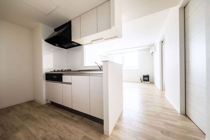 北海道札幌市西区西町北13(マンション)の賃貸物件のキッチン