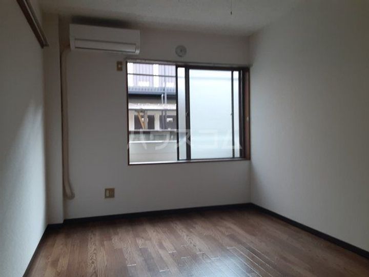 ハイツタナベ NO.1の居間