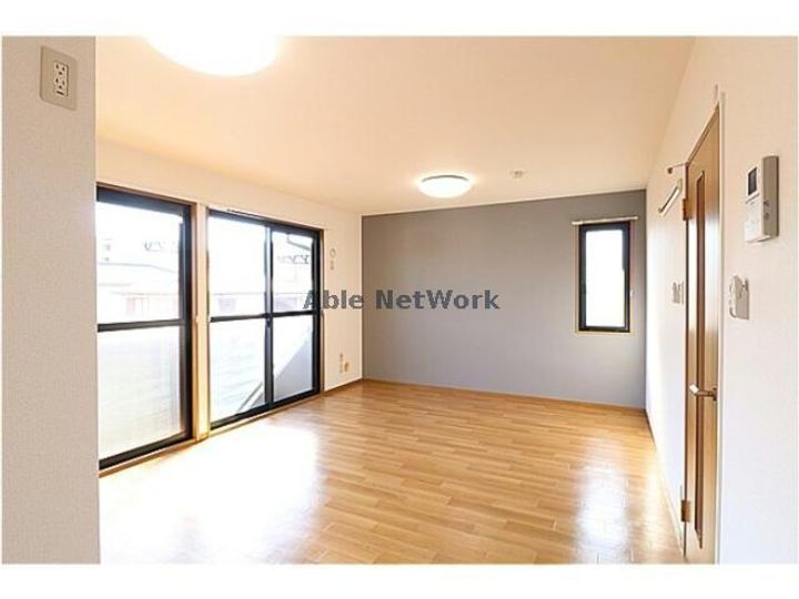 オーシャンヒルズAの居間