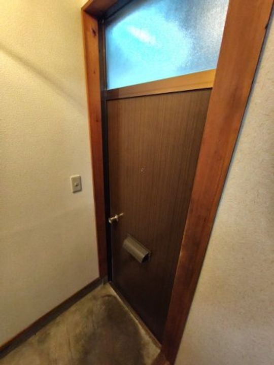 オクヒラハイツの玄関