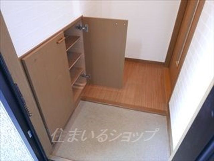 ハイランド B棟の玄関