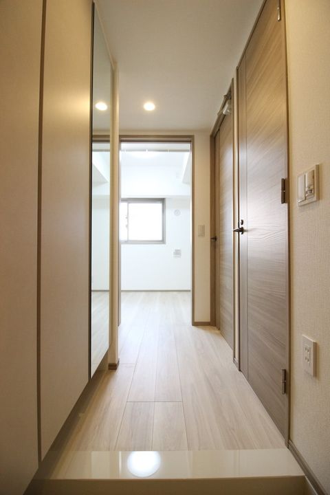 パレステージ六町IVの玄関