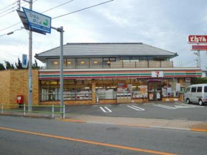 リードアヴニールの周辺