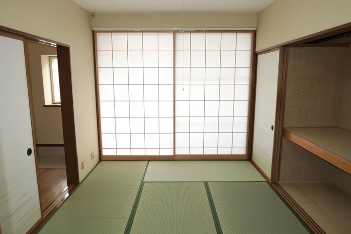 ファーストキャストの内装