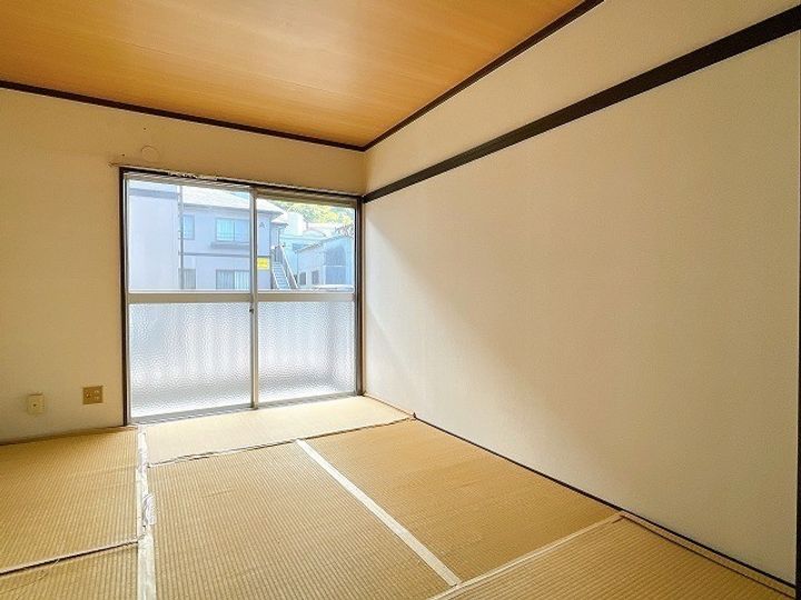 フォーブル三重野の居間