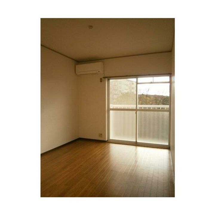 奈良県奈良市左京3(アパート)の賃貸物件の居間