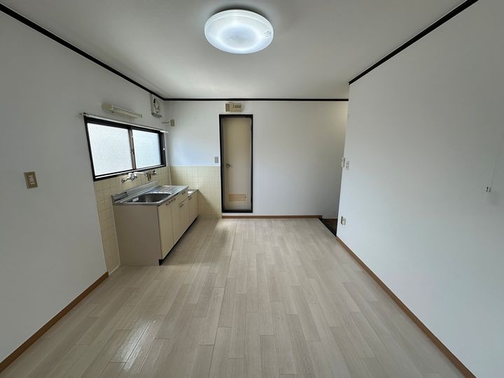 ロワール八坂の居間