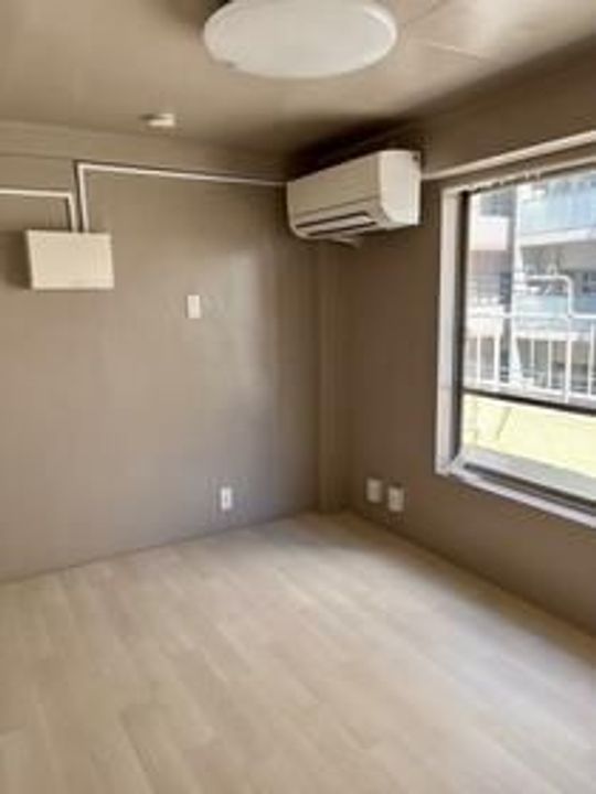 澤屋エステート第二ビルの居間