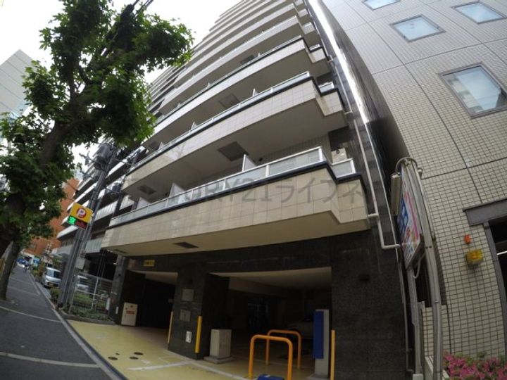 オリエンタル江坂の外観